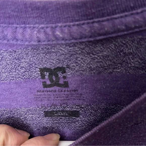 3/$40 Men’s DC Size Large Purple Striped Short Sleeve Tee Shirt - Picture 2 of 4